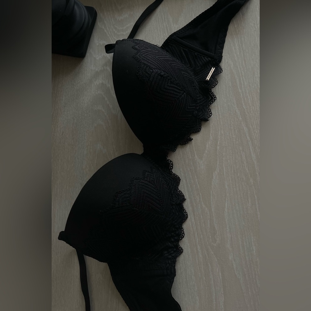 Vince Camuto black underwire push up cup bra 34C
